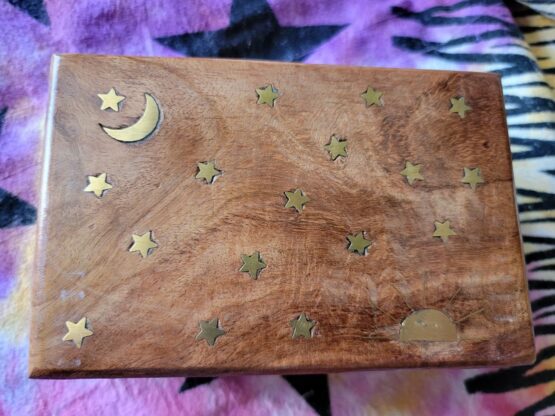 Carved Celestial Wood Celtic Box Metal Inlay, Irish Wooden Box, Welsh Keepsake, Hand Engraved Magic, Witch Tarot Card, Wiccan, Pagan, Brass - Image 3
